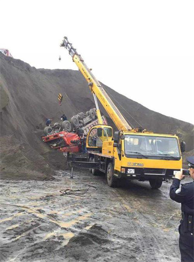 桃山区上犹道路救援